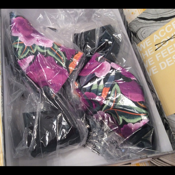 Free Shipping!!!Reduced Gorgeous Jeffery Campbell Embroidered - Picture 5 of 5